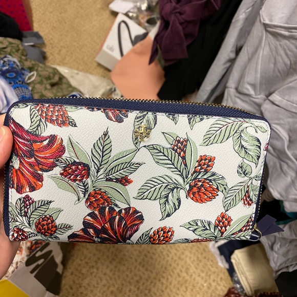 Tory Burch Kerrington zip around wallet small green acre floral - Picture 3 of 5